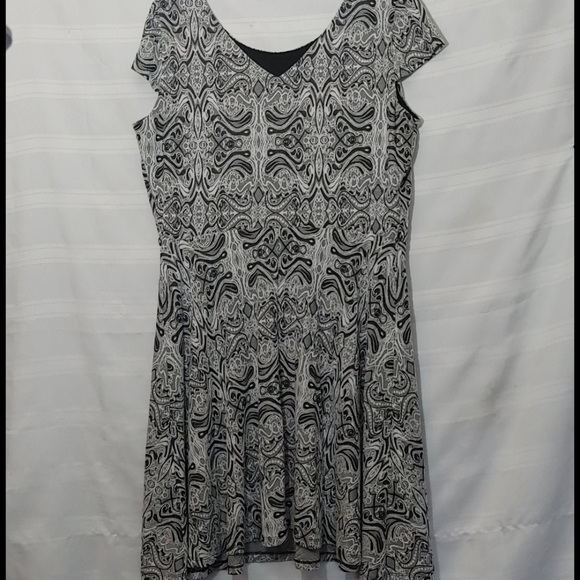 Ronni Nicole Dress - Picture 3 of 5